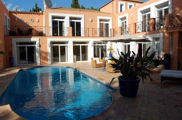 6 bedroom Villa for sale in Marbella with pool - € 1,795,000 (Ref: 7538648)