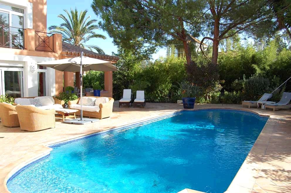 6 bedroom Villa for sale in Marbella with pool - € 1,795,000 (Ref: 7538648)