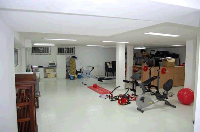 6 bedroom Villa for sale in Marbella with pool - € 1,795,000 (Ref: 7538648)