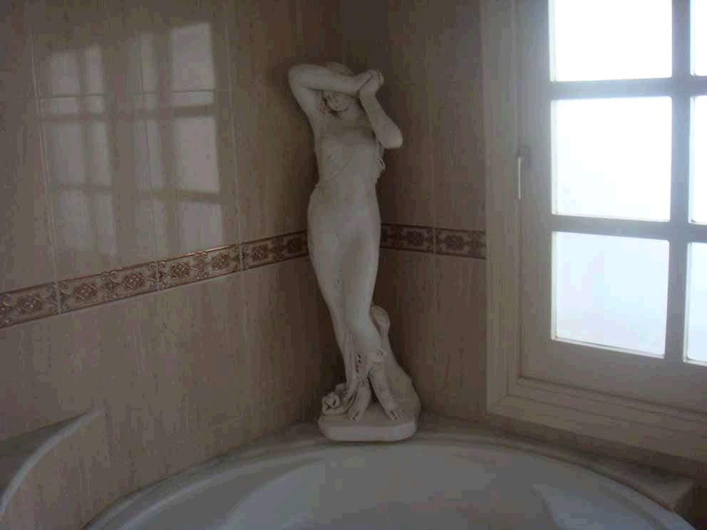 4 bedroom Villa for sale in Marbella with pool - € 850,000 (Ref: 7538658)