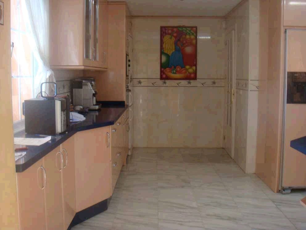 4 bedroom Villa for sale in Marbella with pool - € 850,000 (Ref: 7538658)