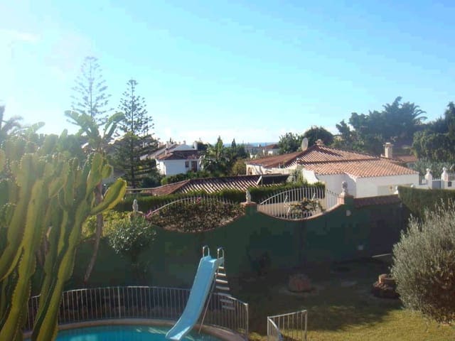 4 bedroom Villa for sale in Marbella with pool - € 850,000 (Ref: 7538658)