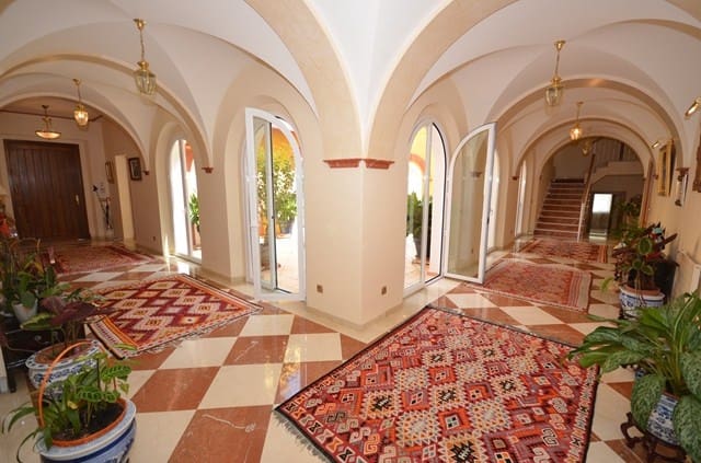 6 soverom Villa til salgs i El Paraiso med svømmebasseng - € 4 500 000 (Ref: 7538659)