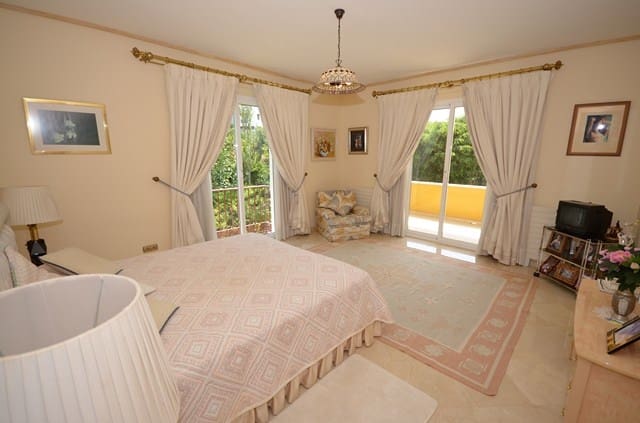 6 soverom Villa til salgs i El Paraiso med svømmebasseng - € 4 500 000 (Ref: 7538659)