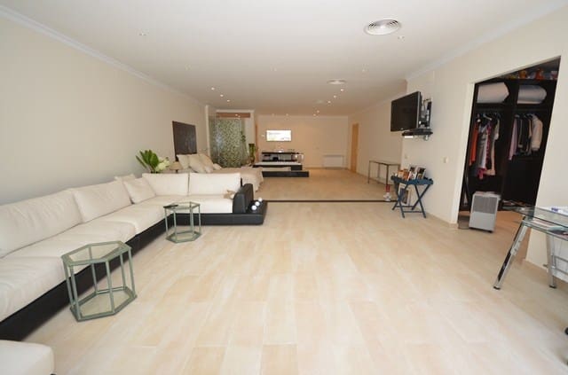 6 soverom Villa til salgs i El Paraiso med svømmebasseng - € 4 500 000 (Ref: 7538659)