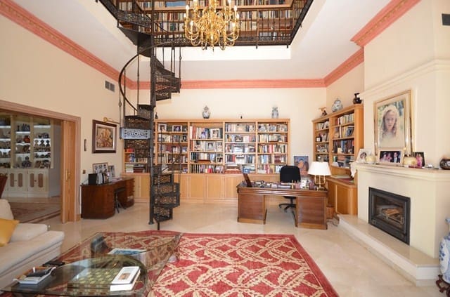 6 soverom Villa til salgs i El Paraiso med svømmebasseng - € 4 500 000 (Ref: 7538659)