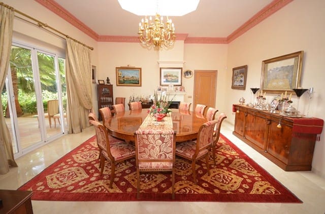 6 soverom Villa til salgs i El Paraiso med svømmebasseng - € 4 500 000 (Ref: 7538659)