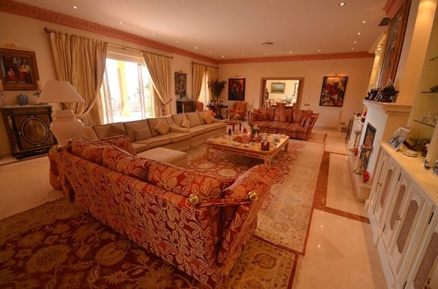 6 soverom Villa til salgs i El Paraiso med svømmebasseng - € 4 500 000 (Ref: 7538659)