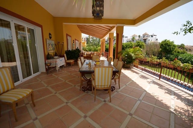 6 soverom Villa til salgs i El Paraiso med svømmebasseng - € 4 500 000 (Ref: 7538659)