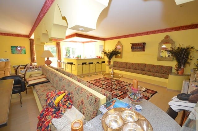 6 soverom Villa til salgs i El Paraiso med svømmebasseng - € 4 500 000 (Ref: 7538659)