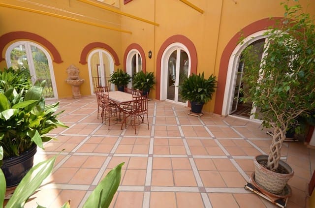 6 soverom Villa til salgs i El Paraiso, Estepona med svømmebasseng - € 4 500 000 (Ref: 7538659)