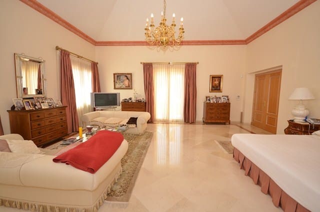 6 soverom Villa til salgs i El Paraiso med svømmebasseng - € 4 500 000 (Ref: 7538659)