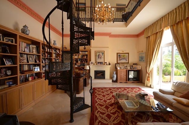 6 soverom Villa til salgs i El Paraiso med svømmebasseng - € 4 500 000 (Ref: 7538659)