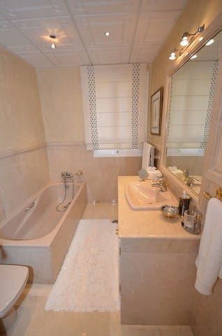 6 soverom Villa til salgs i El Paraiso med svømmebasseng - € 4 500 000 (Ref: 7538659)