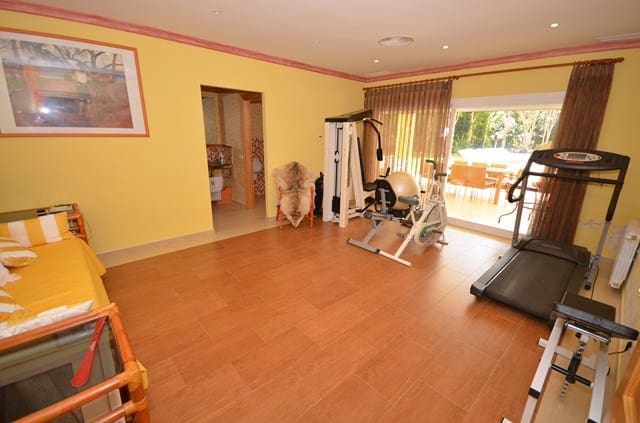 6 soverom Villa til salgs i El Paraiso med svømmebasseng - € 4 500 000 (Ref: 7538659)