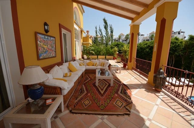 6 soverom Villa til salgs i El Paraiso med svømmebasseng - € 4 500 000 (Ref: 7538659)