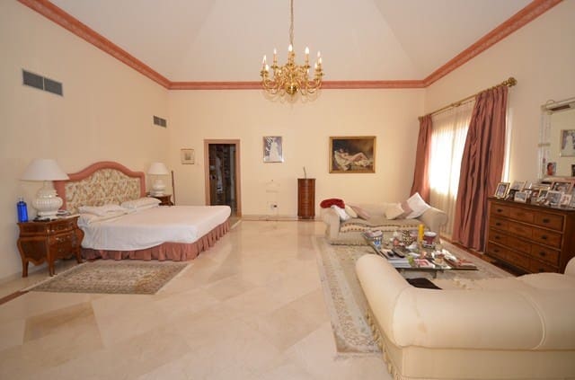 6 soverom Villa til salgs i El Paraiso med svømmebasseng - € 4 500 000 (Ref: 7538659)