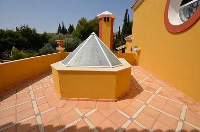 6 soverom Villa til salgs i El Paraiso med svømmebasseng - € 4 500 000 (Ref: 7538659)