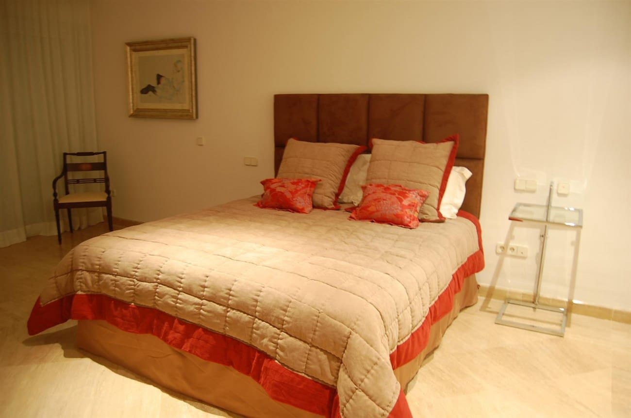 1 bedroom Apartment for sale in Marbella with pool - € 580,000 (Ref: 7538661)