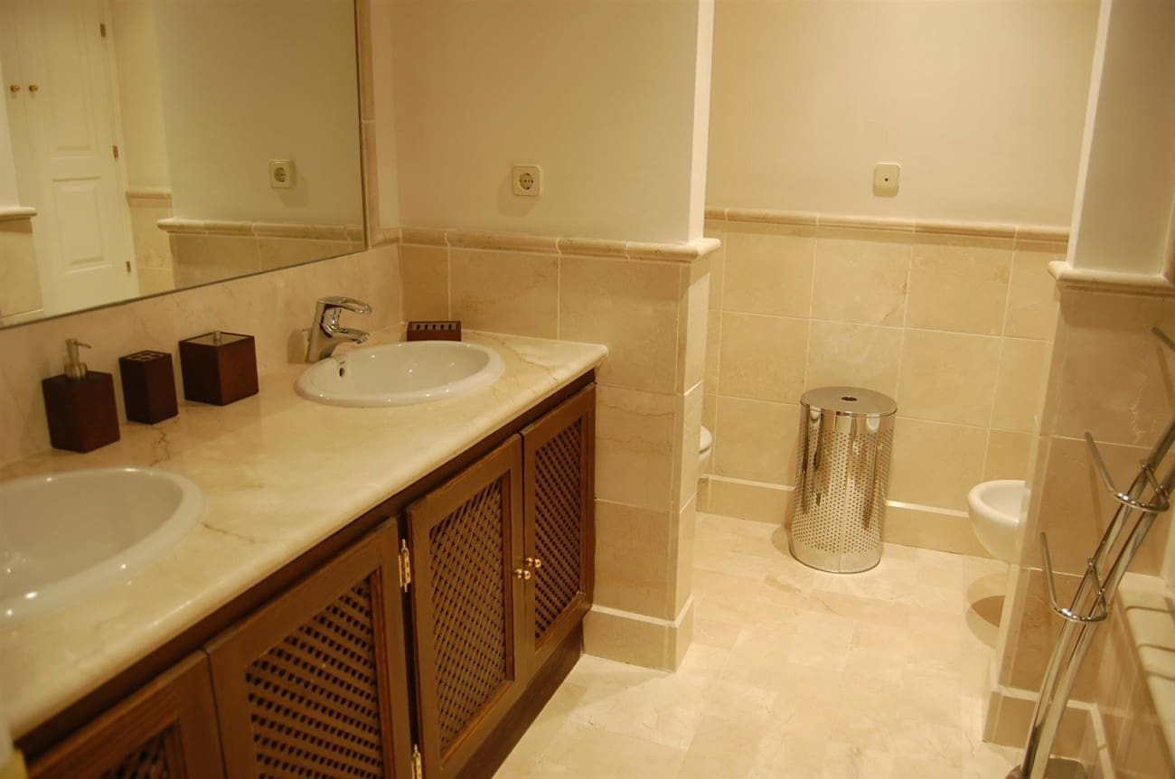 1 bedroom Apartment for sale in Marbella with pool - € 580,000 (Ref: 7538661)