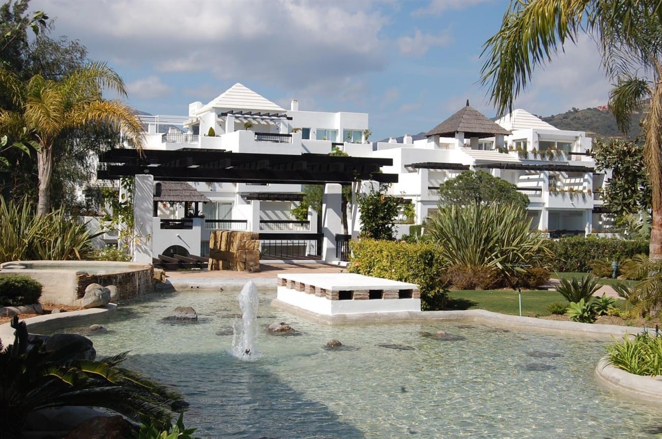 1 bedroom Apartment for sale in Marbella with pool - € 580,000 (Ref: 7538661)
