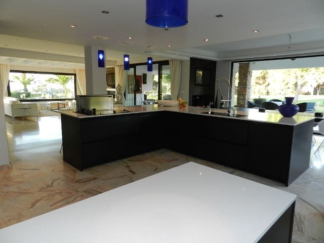 Chalet de 5 habitaciones en Marbella en venta con piscina - 3.500.000 € (Ref: 7538663)