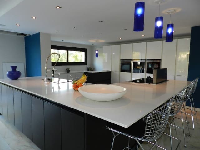 Chalet de 5 habitaciones en Marbella en venta con piscina - 3.500.000 € (Ref: 7538663)