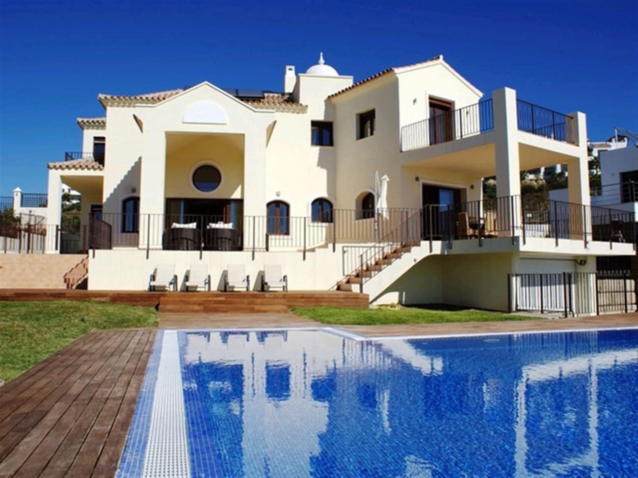 5 slaapkamer Villa te koop in Benahavis met zwembad - € 1.250.000 (Ref: 7538664)