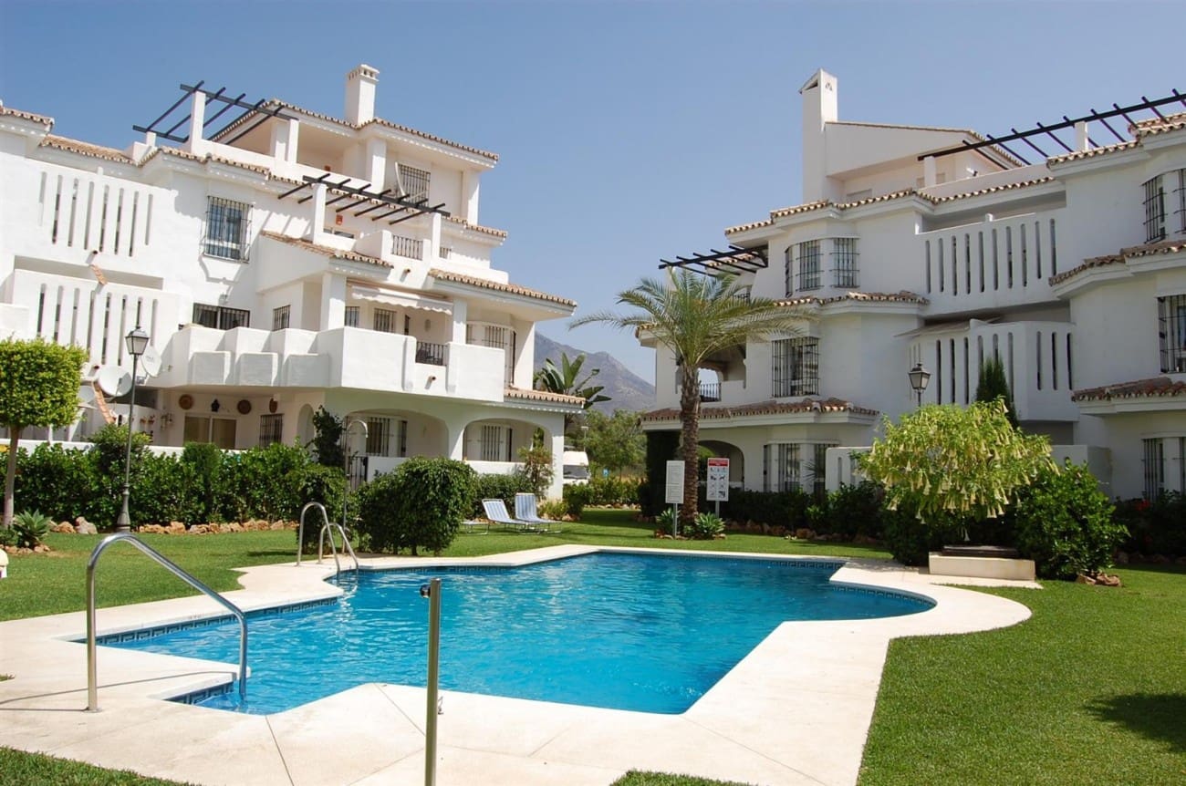 2 bedroom Apartment for sale in Marbella with pool - € 255,000 (Ref: 7538667)