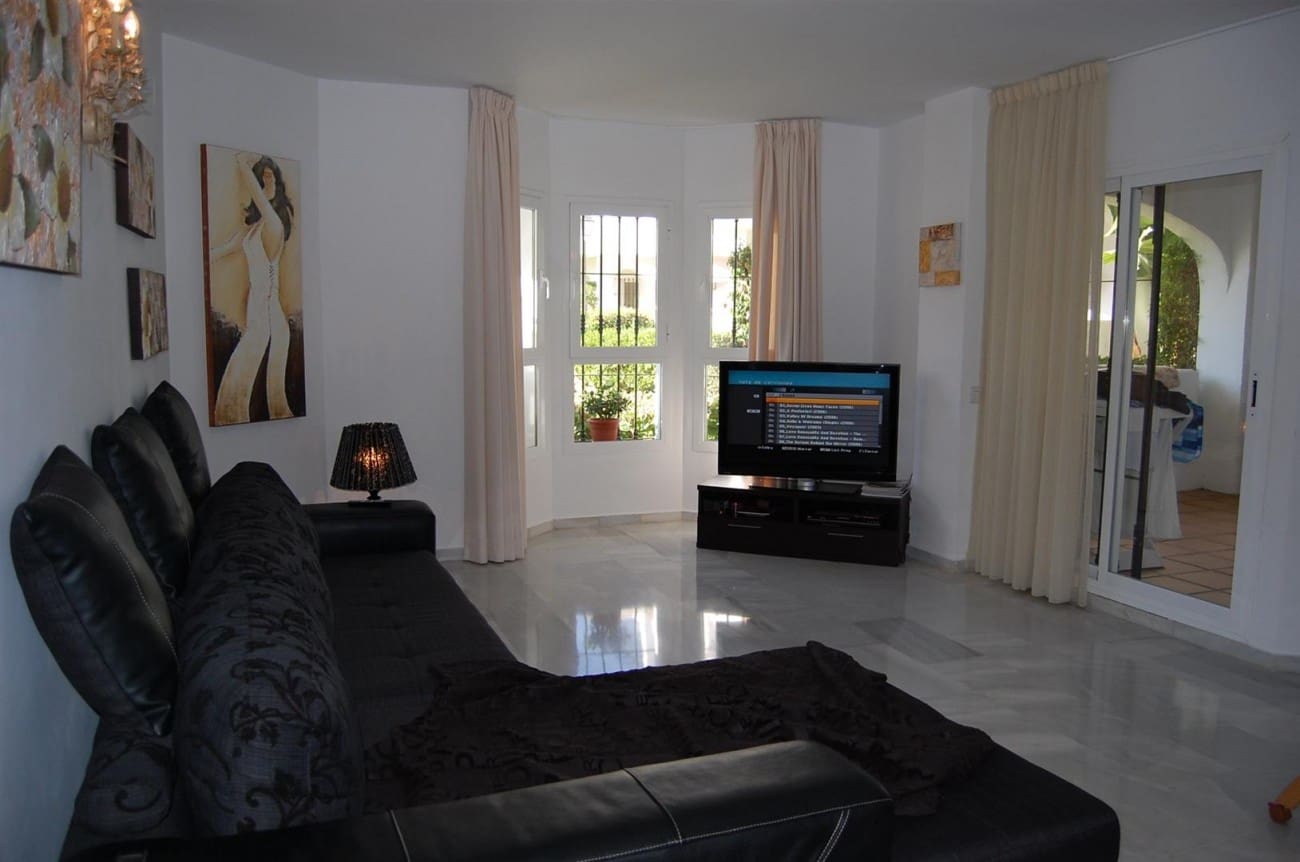 2 bedroom Apartment for sale in Marbella with pool - € 255,000 (Ref: 7538667)