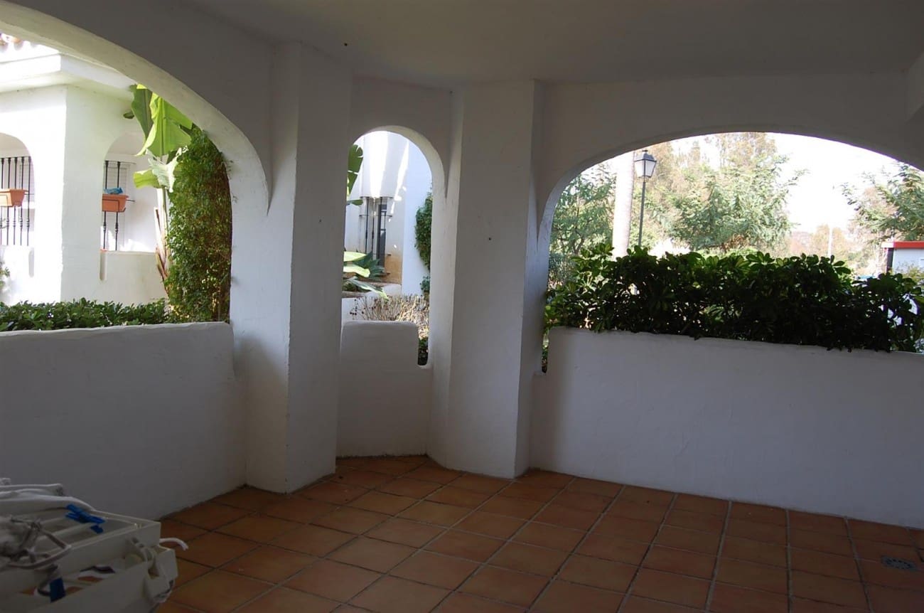 2 bedroom Apartment for sale in Marbella with pool - € 255,000 (Ref: 7538667)