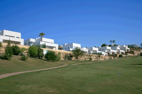 3 quarto Moradia para venda em Estepona com piscina - 1 295 000 € (Ref: 7538669)