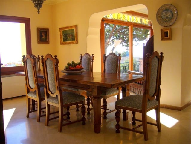 Chalet de 5 habitaciones en Marbella en venta con piscina - 1.700.000 € (Ref: 7538672)