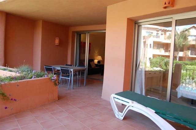 Apartamento de 2 habitaciones en Estepona en venta con piscina - 250.000 € (Ref: 7538673)