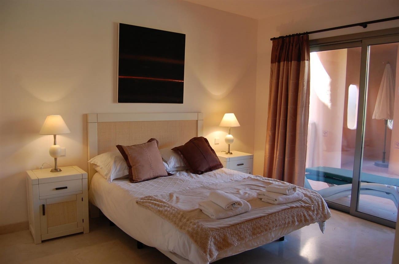 Apartamento de 2 habitaciones en Estepona en venta con piscina - 250.000 € (Ref: 7538673)