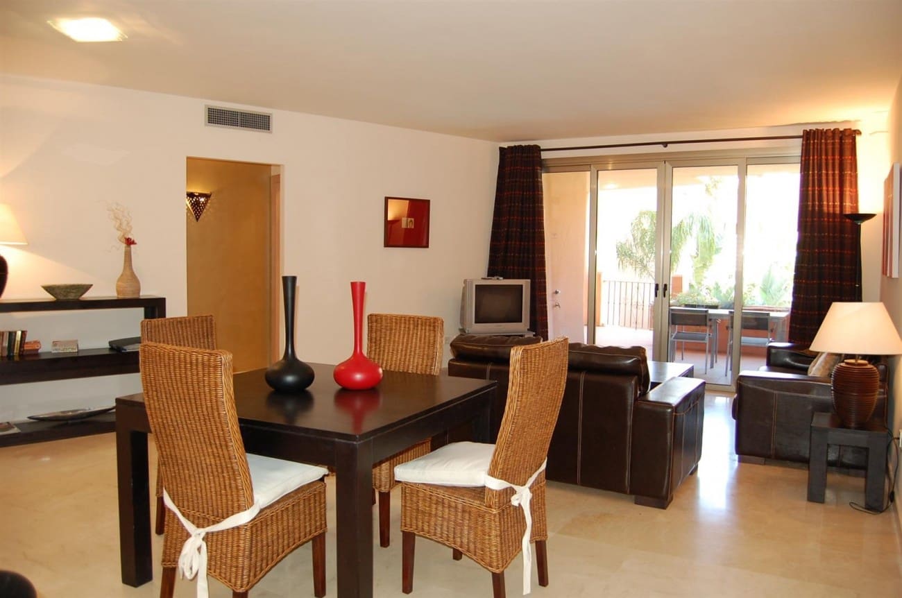 Apartamento de 2 habitaciones en Estepona en venta con piscina - 250.000 € (Ref: 7538673)