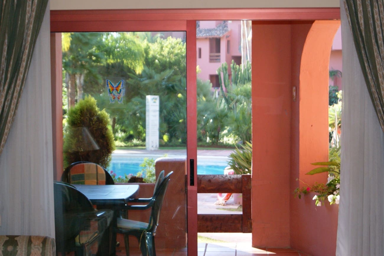 2 bedroom Apartment for sale in Marbella with pool - € 265,000 (Ref: 7538680)