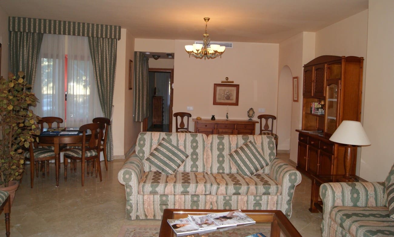 2 bedroom Apartment for sale in Marbella with pool - € 265,000 (Ref: 7538680)