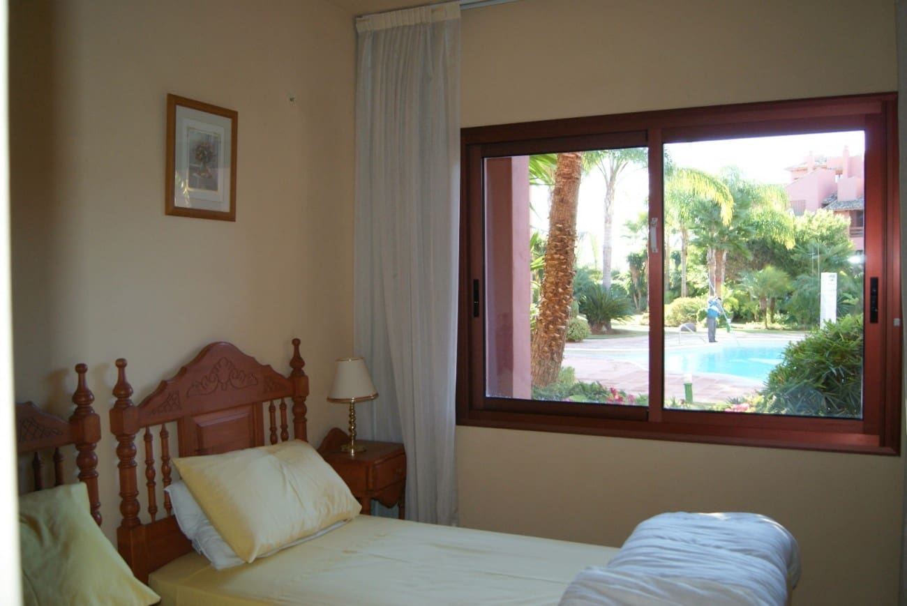 2 bedroom Apartment for sale in Marbella with pool - € 265,000 (Ref: 7538680)
