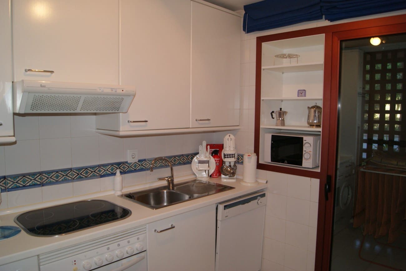 2 bedroom Apartment for sale in Marbella with pool - € 265,000 (Ref: 7538680)