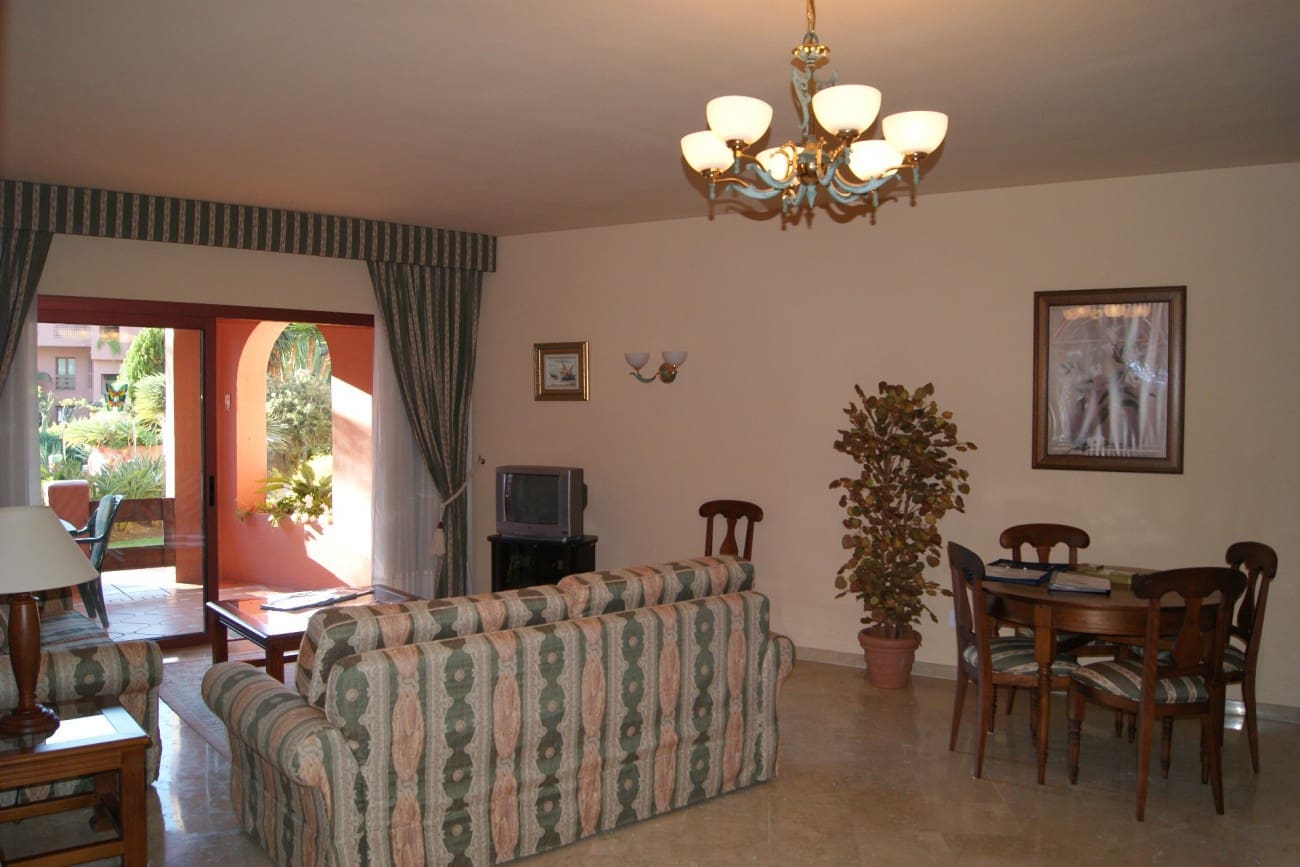 2 bedroom Apartment for sale in Marbella with pool - € 265,000 (Ref: 7538680)