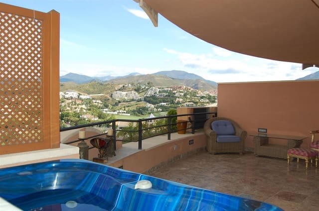 2 bedroom Apartment for sale in Marbella with pool - € 499,000 (Ref: 7538690)