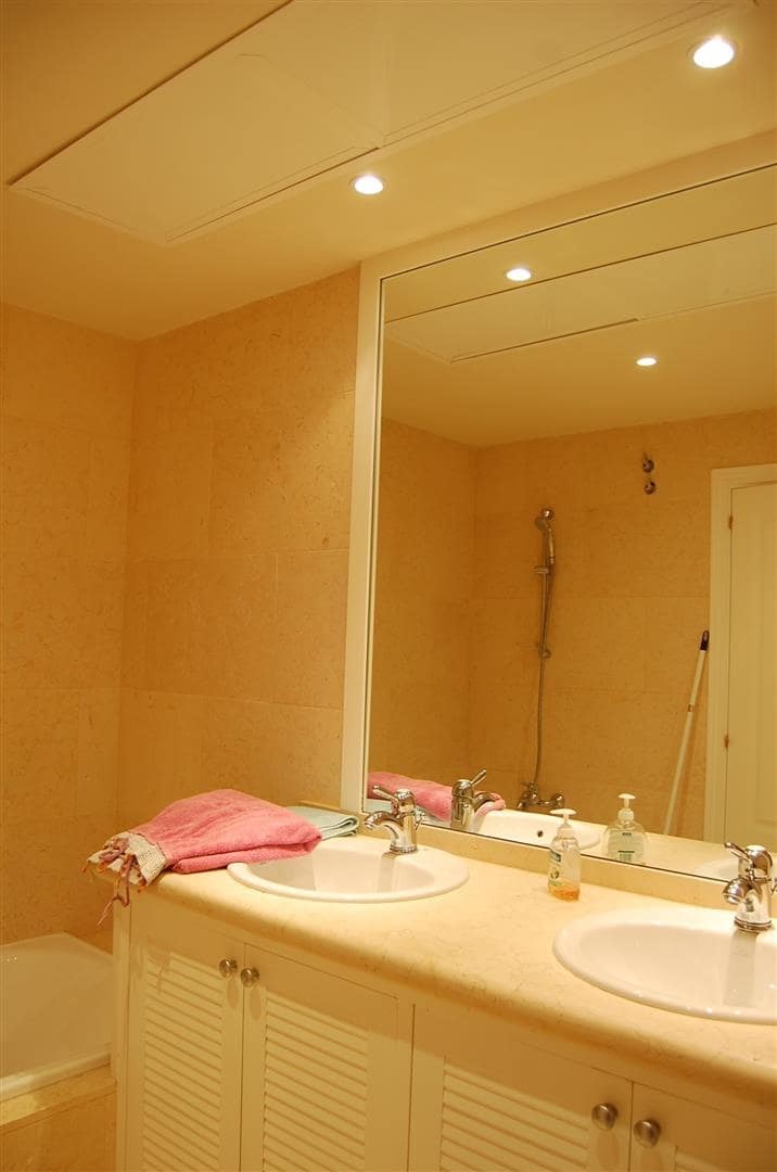 2 bedroom Apartment for sale in Marbella with pool - € 499,000 (Ref: 7538690)