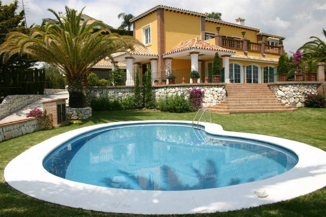 Chalet de 5 habitaciones en Marbella en venta con piscina - 2.350.000 € (Ref: 7538696)