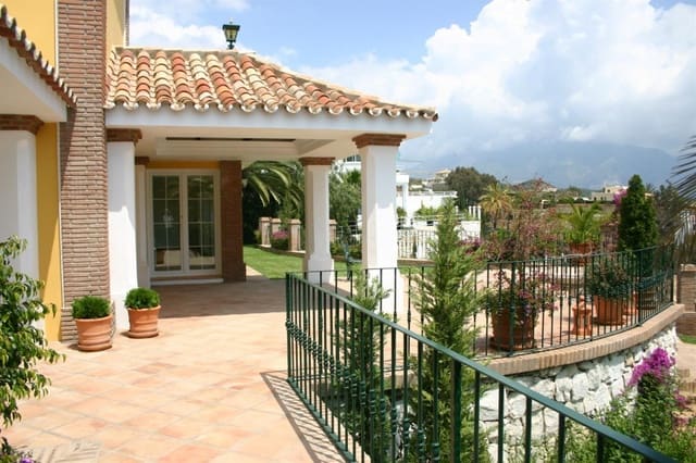 Chalet de 5 habitaciones en Marbella en venta con piscina - 2.350.000 € (Ref: 7538696)