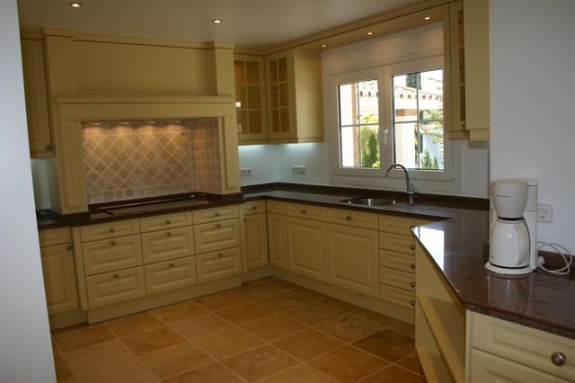 Chalet de 5 habitaciones en Marbella en venta con piscina - 2.350.000 € (Ref: 7538696)