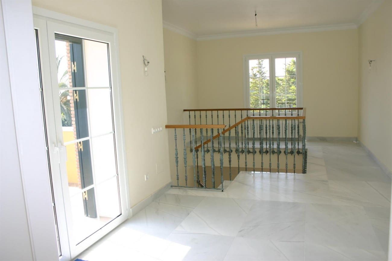 Chalet de 5 habitaciones en Marbella en venta con piscina - 2.350.000 € (Ref: 7538696)