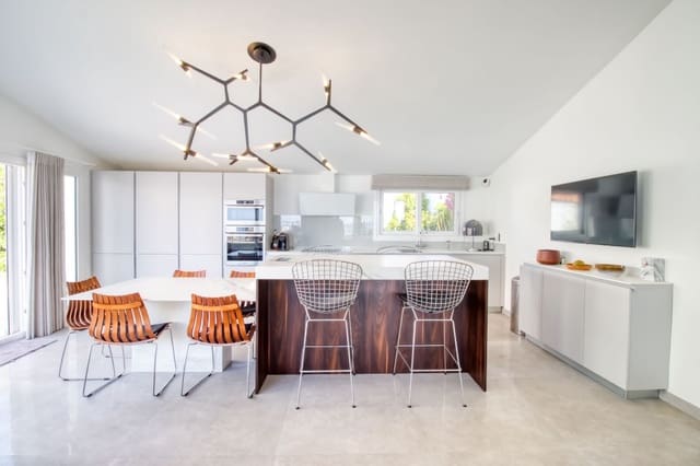 4 soverom Villa til salgs i Bahía Dorada, Estepona med svømmebasseng - € 1 295 000 (Ref: 7541023)