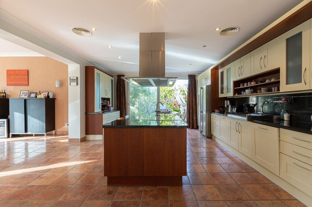 5 bedroom Villa for sale in Marbella with pool - € 1,795,000 (Ref: 7543546)