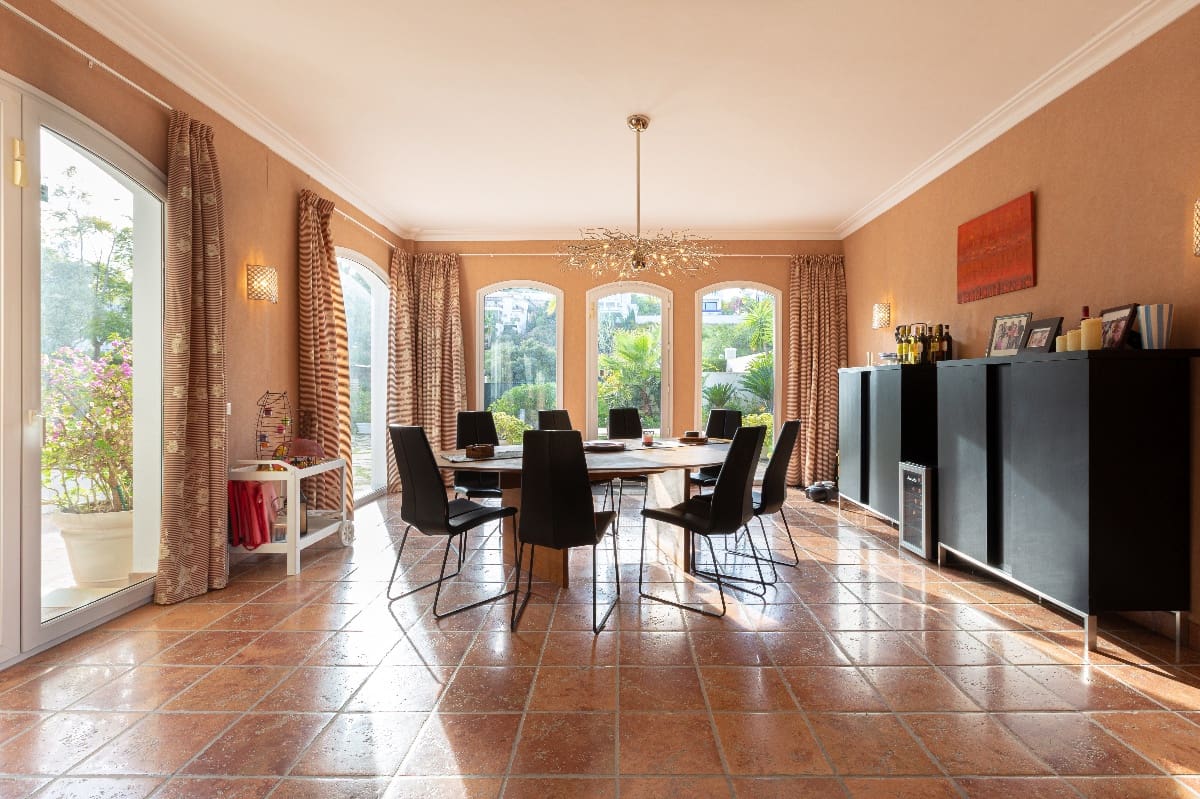 5 bedroom Villa for sale in Marbella with pool - € 1,795,000 (Ref: 7543546)